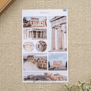 K&ouml;nnte beinhalten: Ein Bogen Sticker mit Bildern antiker griechischer Architektur, darunter die Akropolis, der Parthenon und andere ber&uuml;hmte Sehensw&uuml;rdigkeiten. Die Sticker sind auf wei&szlig;em Papier mit matter Oberfl&auml;che gedruckt.