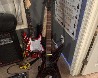 Réplica de la guitarra Pantera, versión roja.