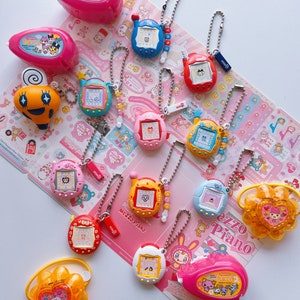 Articles vintage Tamagotchi Porte-clés Gashapon, pas une vraie machine | Breloque Tama | Machine à autocollants |  Porte-clés éclairage |