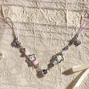 Charms magnéticos personalizados para teléfono en rosa y ópalo: llavero personalizado con letras de pareja, regalo de amistad o aniversario, con adorables dijes de lazo.