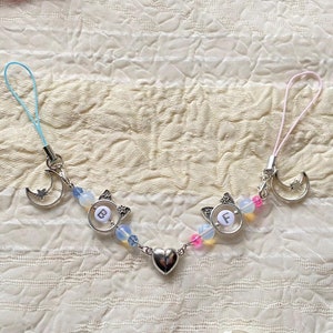 Charms magnéticos personalizados para teléfono con forma de gato rosa y gato azul: llavero personalizado con letras para pareja, regalo de amistad o aniversario