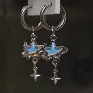 STELLAR GLOW - Boucles d'oreilles étoile holographique | Boucles d'oreilles pendantes irisées de l'an 2000 | Bijoux esthétiques mignons | HGH fait main