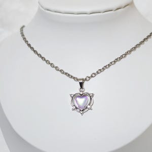 AURORA HALO - Collar de corazón holográfico que cambia de color, colgante de marco de estrella con tachuelas puntiagudas, joyería Alt CyberGoth Y2K / HGH hecha a mano
