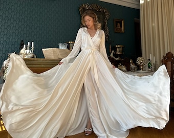Bridal Elegance: Morning Majesty Robe Fit for a Queen. Bride to be robe, Luxury Bridal Robe. Wedding robe. Wedding accessories. Wedding gift