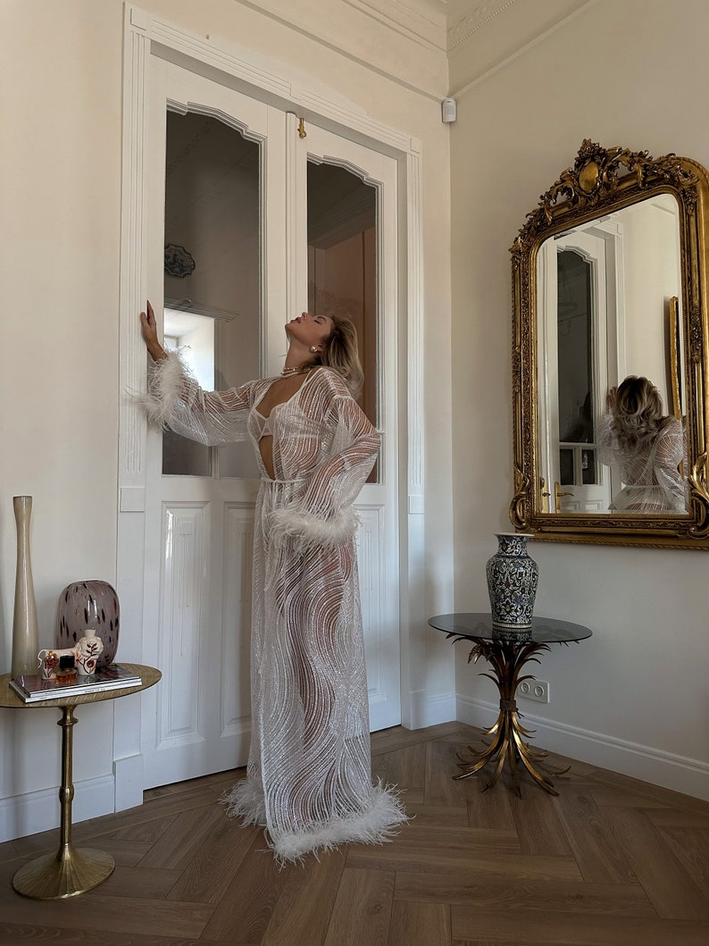 Regal Radiance: Exquisite Bridal Morning Robe With Feathered Splendor ...