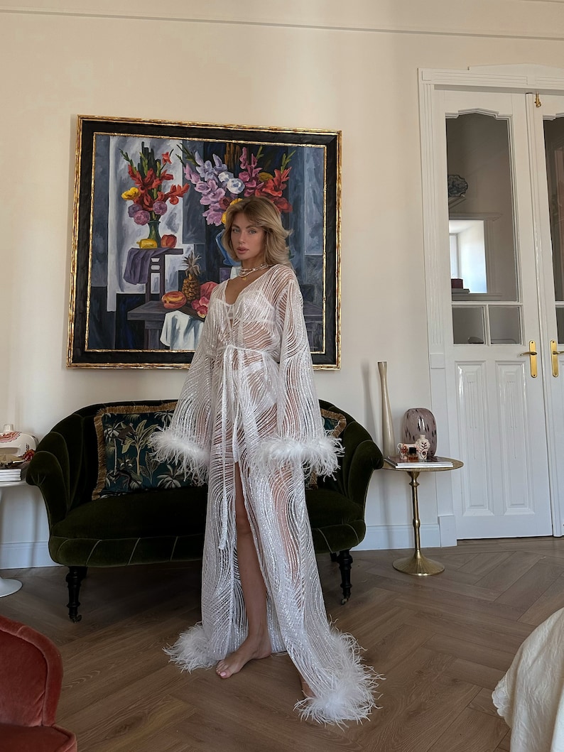 Regal Radiance: Exquisite Bridal Morning Robe With Feathered Splendor ...