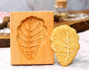 Molde de galletas de madera con forma de hoja grande: Horneado de pan de jengibre navideño