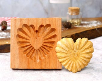 Heart Sunflower Wooden Cookie Mold: Embossed Gingerbread