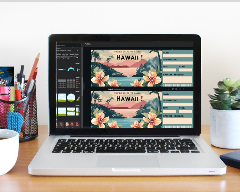Puede incluir: Una pantalla de computadora que muestra una plantilla de dise&ntilde;o digital para un boleto imprimible. El dise&ntilde;o del boleto presenta una escena tropical con palmeras, flores y el texto "You're going to Hawaii! Hawaii!" La plantilla incluye campos para el nombre, el destino, la fecha, la hora y un mensaje especial.