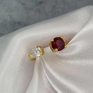 0.69ct G/H/SI Pear Shape Natural Diamond + 1.48ct Round Ruby, Set In 18ct Gold