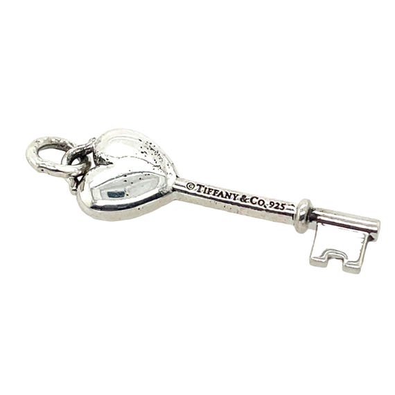 Tiffany & Co. 鍵型チャーム 925シルバー Tiffany & Co. 925 Silver Pink Sapphire Heart Key Pendant - Etsy