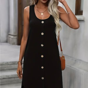 Patrón de costura en PDF para vestido camisero corto sin mangas con botones al frente. Descarga digital.