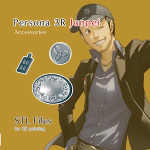 Puede incluir: Un conjunto de archivos STL imprimibles en 3D para accesorios de Persona 3. La imagen muestra un emblema plateado con un diseño de triskel, un emblema plateado con un diseño floral y un accesorio plateado en forma de llave.