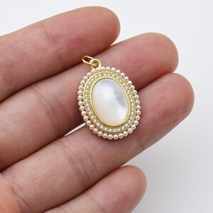 Delicato ciondolo ovale con madreperla e ciondoli aggiuntivi in zirconia cubica trasparente micro pavé, pendente arcobaleno riempito in oro, ciondolo per collana, creazione di gioielli, CP1960