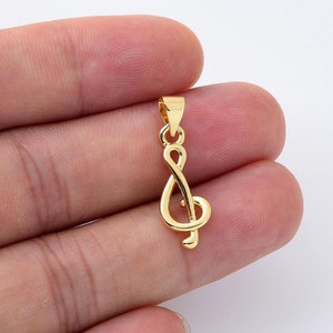 Ciondolo per collana con chiave di violino, ciondolo aggiuntivo con chiave di violino riempito in oro per bracciale, ciondolo per orecchino con nota musicale per la creazione di gioielli con collana, CP2086