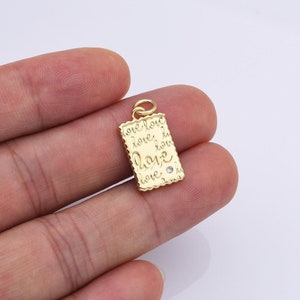Collana con ciondolo a forma di rettangolo con scritta Love, ciondolo aggiuntivo quadrato riempito d'oro per bracciale, ciondolo Love Tag per la creazione di gioielli con collana, CP2153