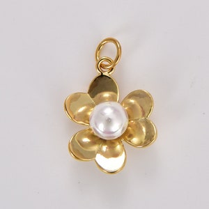 Gold Pearl Flower Charm, Shell Pearl Flower Pendant for Necklace Bracelet Jewelry Making, Minimalistic Floral Pendant, Pearl Jewelry, CP1776