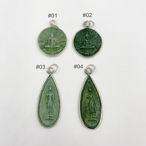 Antico ciondolo Buddha seduto per bracciale, ciondolo Buddha meditativo, ciondolo amuleto Buddha, ciondolo di protezione per collana, creazione di gioielli religiosi, CP1407