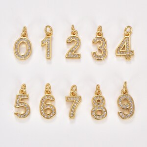 Ciondoli con numerazione in micro pavé di zirconia cubica riempiti in oro 18 carati, ciondoli con lettere e numeri in oro bianco, ciondoli con numeri da 0 a 9 CP066