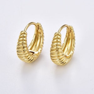Chunky Croissant Huggie Hoop Earrings, 18K Gold Filled Ridged Huggie Earrings, Thick Hoops Earrings, Minimalist Earrings, Gift for Her,ER255