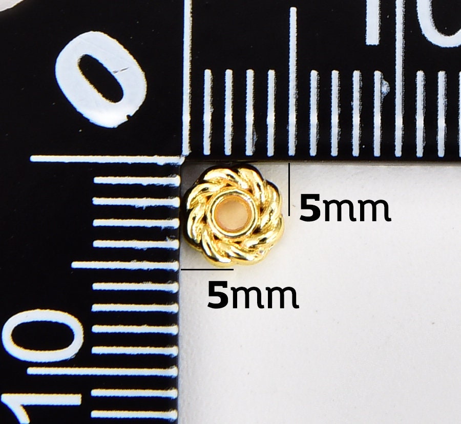 Beebeecraft 60 pz 3 Dimensioni Piatte Rotonde Distanziatori Perline 24K Ottone Placcato Oro Heishi Gioielli Sfusi per Fare Perline per Bracciale Fai da Te Collana Orecchino