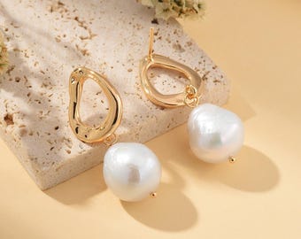 Boucles D'oreilles En Perles D'eau Douce Baroques - Plaqué Or Jaune, Style Dormeuse