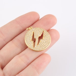 Ciondolo con ciondolo micro pavé di fulmini CZ, ciondolo con fulmine a medaglione d'oro, orecchini/collana con fulmine con fulmine d'oro, regalo CP1054