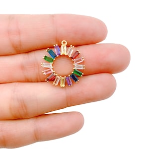 Ciondolo con ciondolo ad anello a ciambella colorato con micro pavé di CZ color arcobaleno, ciondolo in oro per creazione di gioielli con orecchini pendenti di collane, CP1131