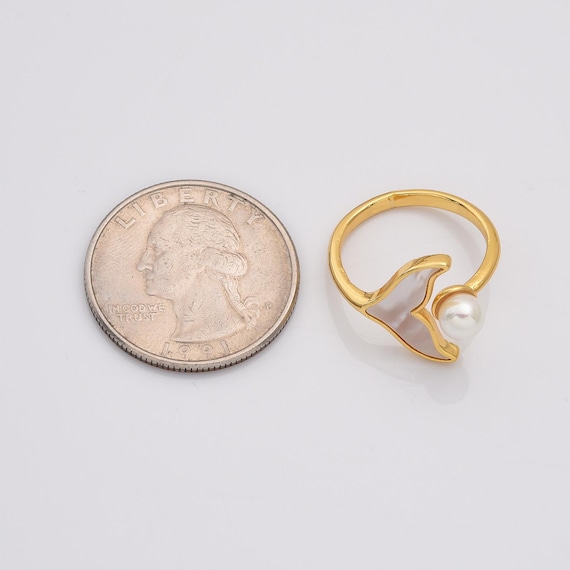 Shell Fishtail Ring With Half Perforated Pearl Holder Gold Filled