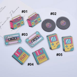 Set di ciondoli tecnologici retrò, portachiavi in acrilico anni '80 e '90, ciondolo aggiuntivo per bracciale, ciondolo per collana a forma di cassetta, console di gioco, disco in vinile, CP_Batch100