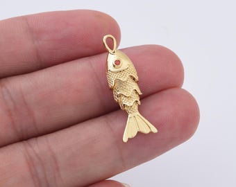 24Kゴールドメッキ可動式3D関節式魚チャーム、幸運を呼ぶ動く魚