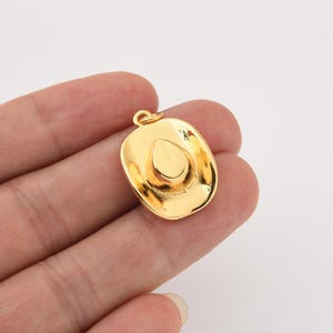 Ciondolo a forma di cappello da cowboy in oro laminato, ciondolo a forma di ciondolo da rodeo western per collana e bracciale, creazione di gioielli in stile country a tema rustico, CP2263