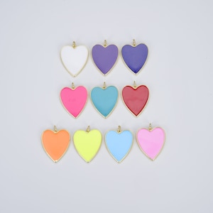 Delicati ciondoli a forma di cuore al neon, ciondolo a forma di cuore in smalto per collana e orecchini, in oro 18 carati riempito nei colori rosso, bianco, giallo e rosa, 29 x 22 mm, CP1414