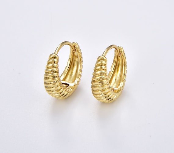Chunky Croissant Huggie Hoop Earrings, 18K Gold Filled Ridged Huggie  Earrings, Thick Hoops Earrings, Minimalist Earrings, Gift for Her,ER255