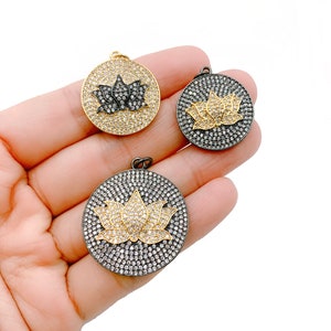 Ciondolo medaglione a forma di fiore Lutos bicolore, fiore con micro pavé di zirconi cubici in un ciondolo, ciondolo con medaglione riempito d'oro per la creazione di gioielli, CP093