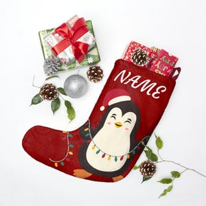 Medias navideñas personalizadas sencillas - Medias navideñas con nombres de familia - Medias navideñas con nombre - Medias rojas personalizadas - Medias de pingüino