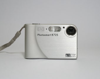 HP Photosmart R725 Digital Camera