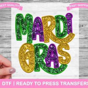 Puede incluir: Un diseño de purpurina dorada, verde y morada que dice "Mardi Gras".