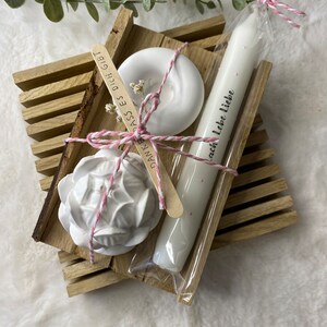 Lache Lebe Liebe - Danke, dass es Dich gibt - Geschenkset Geburtstag - Kerze mit Aufschrift - Kerzenständer Lotusblüte - Raysin Blüte -Danke