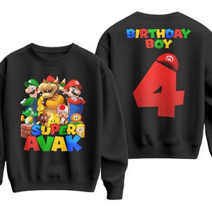 Op de afbeelding: Zwart sweatshirt met een kleurrijke afbeelding van videogamepersonages en de tekst "SUPER AVAK" op de voorkant. De achterkant toont "BIRTHDAY BOY" en een groot rood nummer "4" met een Mario-hoed.