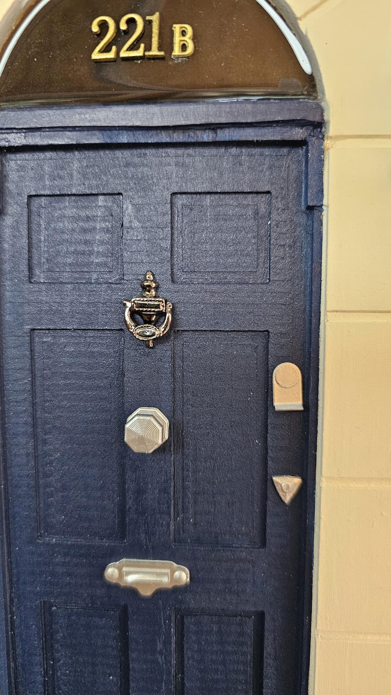 Puerta en miniatura 221B BAKER STREET - Sherlock Holmes - Decoración de detective - Puerta en miniatura de madera hecha a mano imagen 4