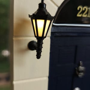 Puerta en miniatura 221B BAKER STREET - Sherlock Holmes - Decoración de detective - Puerta en miniatura de madera hecha a mano imagen 3