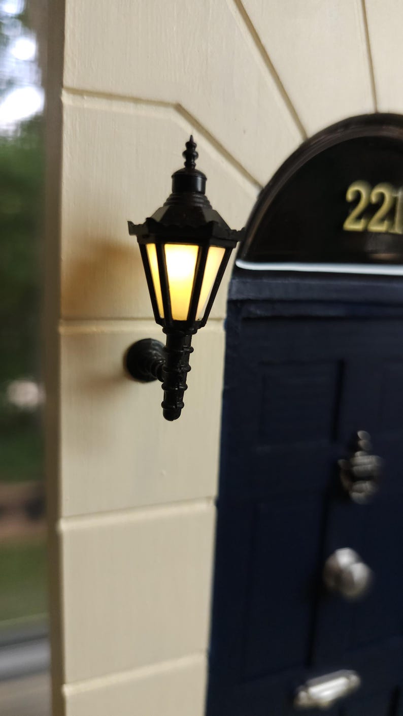 Puerta en miniatura 221B BAKER STREET - Sherlock Holmes - Decoración de detective - Puerta en miniatura de madera hecha a mano imagen 3