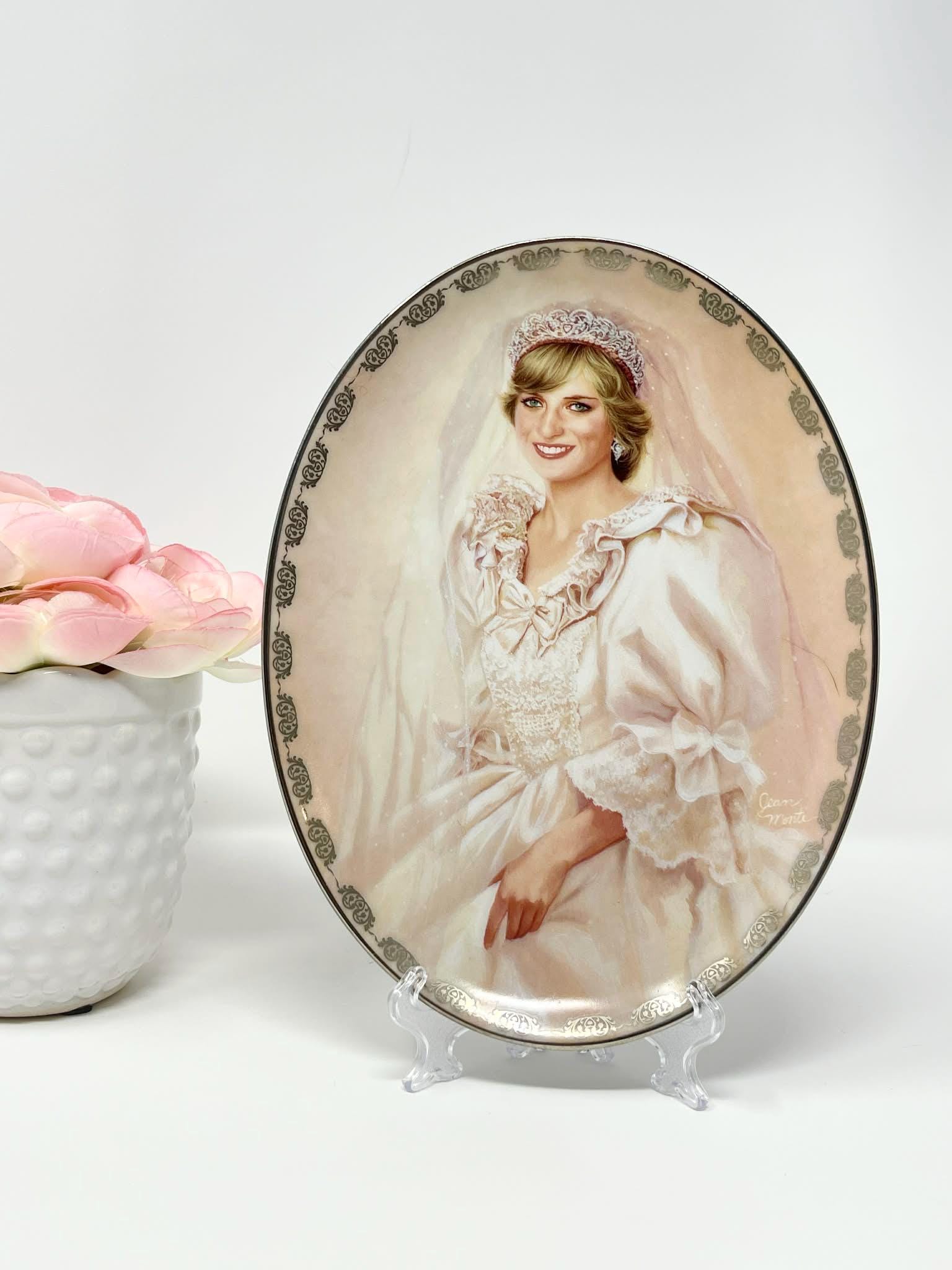 ANCIEN, LOT DE Six Assiettes En Porcelaine De Paris Fin 19ème Décoré