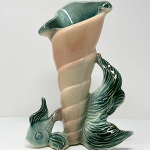 Hull Ebb Tide Vase | Pink and Green Fish Shell Pottery 1950s