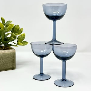 Copas vintage azul marino con tallo para cordial / Juego de 3 / Artículos de bar modernos de mediados de siglo