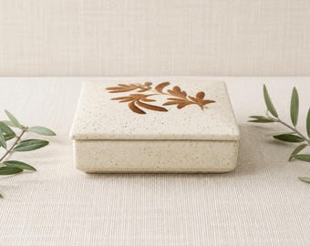 手作りの陶器製小物入れ – Jan Buttenshaw Pottery、オーストラリアの
