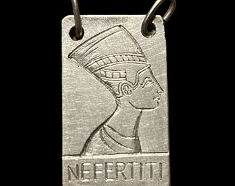 Nefertiti pendant hand engraved in 925 silver.