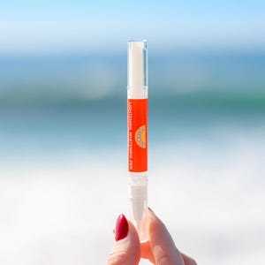 Teeth Whitening Pen | Brush On Gel | Professional Grade Ingredients | At-Home Whitening | Made in the USA by Dental Professionals