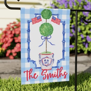 Personalisierte Vaterländische Gartenfahne, Benutzerdefinierte Familienname-Yard-Banner, Chinoiserie-Außendekor, Blaue Gingham-Sommerfahne, Preppy-Veranda-Zeichen
